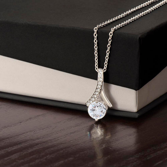 Alluring Beauty: A necklace with a design that irresistibly allures